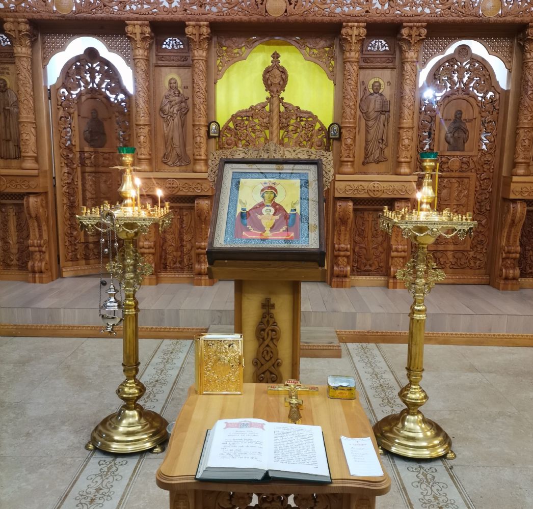 Молебен о страждущих недугом винопития и наркомании